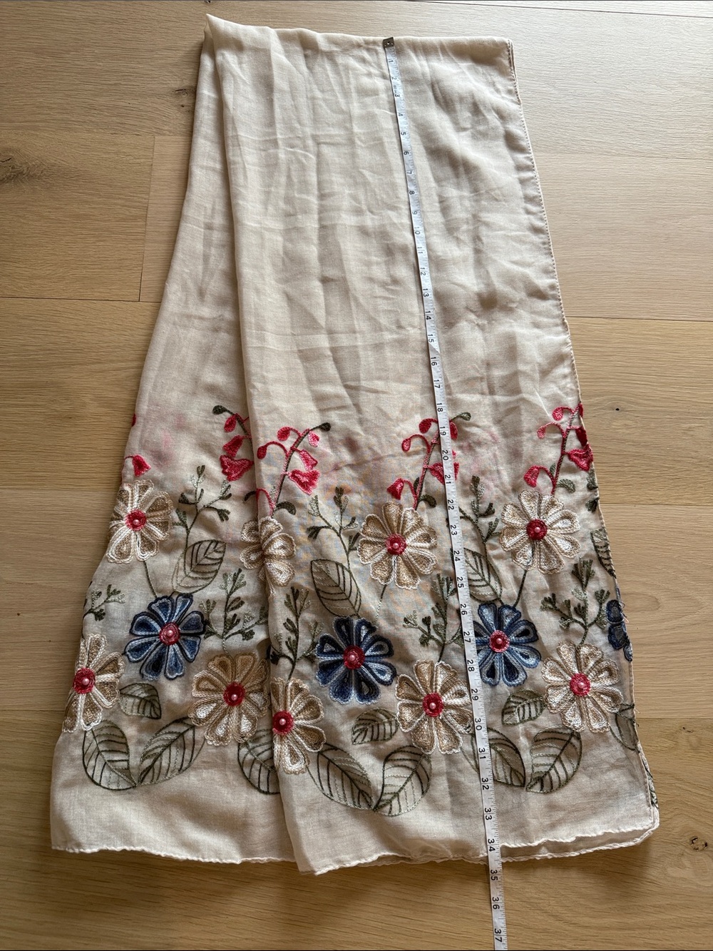 NWOT Jessica McClintock Beige Scarf with Multicolor Floral Embroidery - Picture 7 of 8
